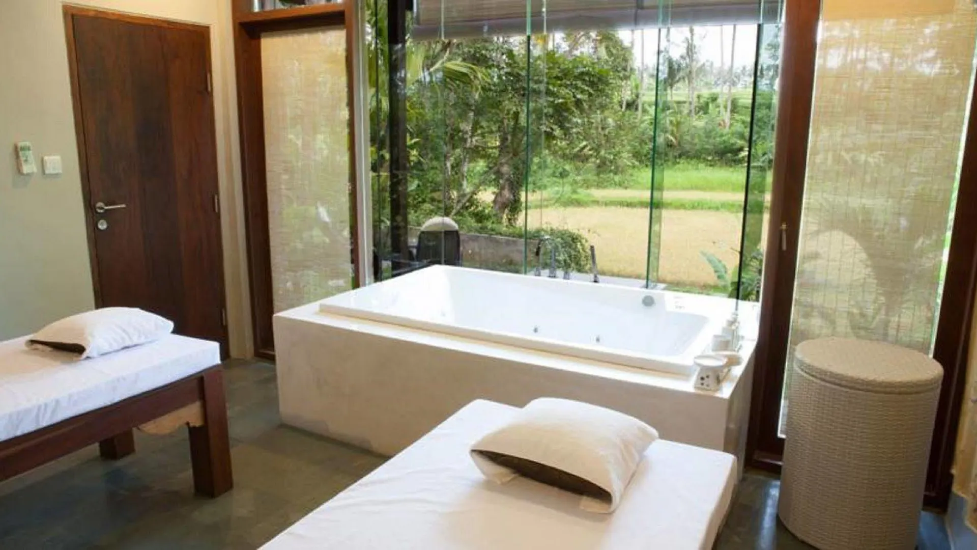 Casa Priya Ubud 0*,  Indonesia
